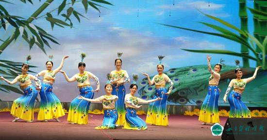 我校隆重举行2023届学子毕业典礼 我校隆重举行2023届学子毕业典礼