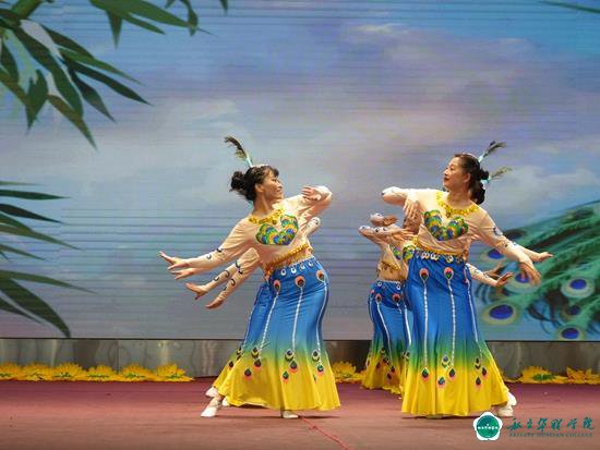 我校隆重举行2023届学子毕业典礼 我校隆重举行2023届学子毕业典礼