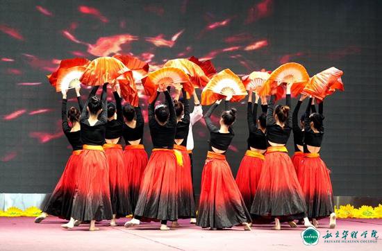 我校隆重举行2023届学子毕业典礼 我校隆重举行2023届学子毕业典礼