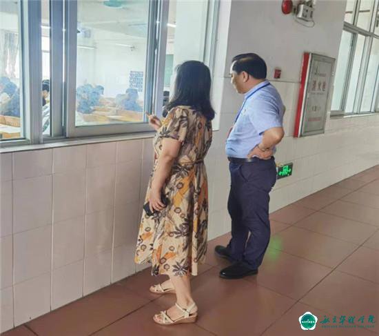 严考纪    正考风   促学风 2022-2023学年第二学期期末考试现场巡考 