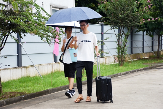 直击2024级新学子加入华联大家庭