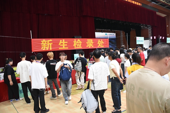 直击2024级新学子加入华联大家庭