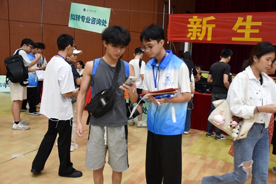 直击2024级新学子加入华联大家庭