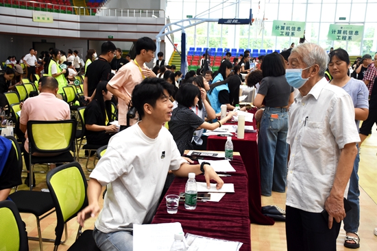 直击2024级新学子加入华联大家庭