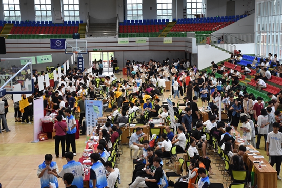 直击2024级新学子加入华联大家庭