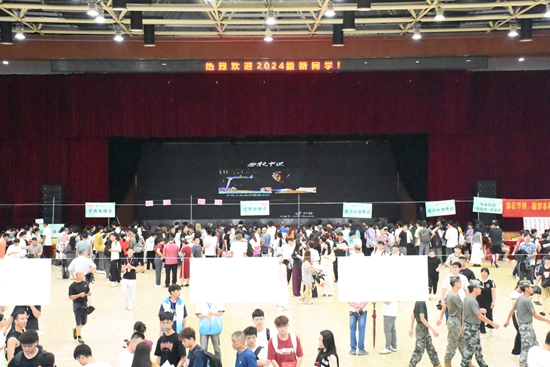 直击2024级新学子加入华联大家庭