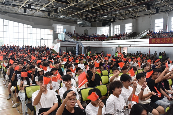 献给2024级新生一个温馨 活泼 快乐的开学典礼