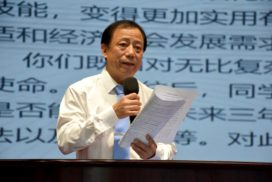 献给2024级新生一个温馨 活泼 快乐的开学典礼