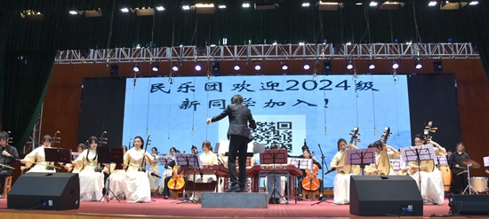 献给2024级新生一个温馨 活泼 快乐的开学典礼