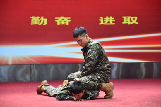 献给2024级新生一个温馨 活泼 快乐的开学典礼