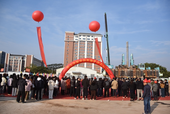 双喜临门——实验大楼与宿舍电梯安装齐开工！