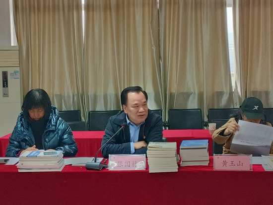 学校召开2024-2025学年第二学期教材选用审核会议