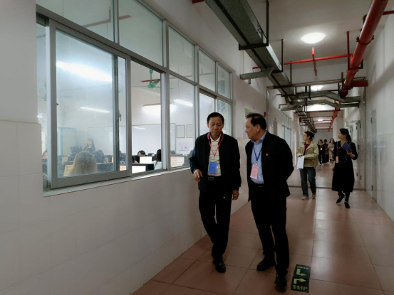 校领导深入一线把脉课堂 华联学院开学秩序井然