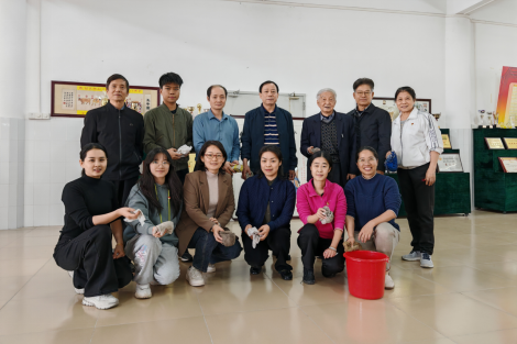 学雷锋日在行动   校史馆里的传承与担当