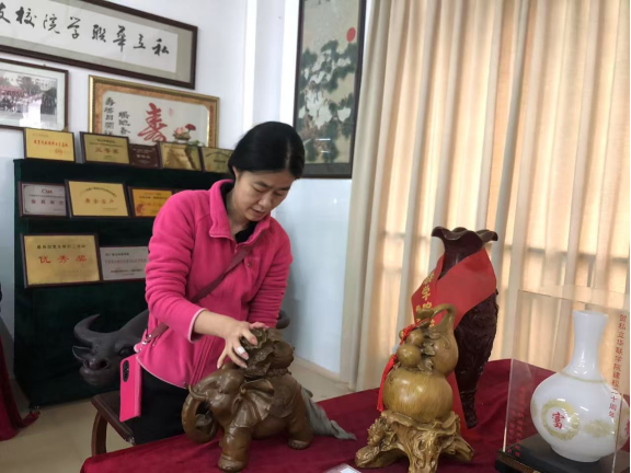 学雷锋日在行动   校史馆里的传承与担当