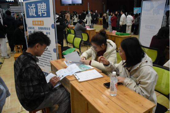 私立华联学院2025年春季校园供需见面会成功举办 ，助力粤港澳大湾区人才高地建设