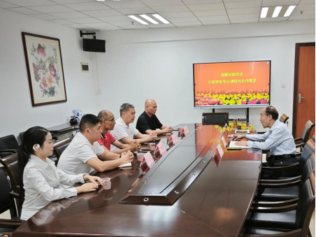 我校与广东云豪合创智能科技有限公司举行无人机低空经济合作洽谈会 我校与广东云豪合创智能科技有限公司举行无人机低空经济合作洽谈会