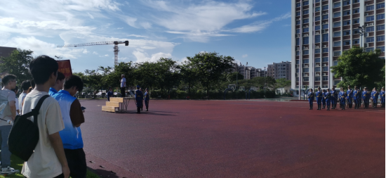 我校举行升旗仪式 ，庆祝建党104周年