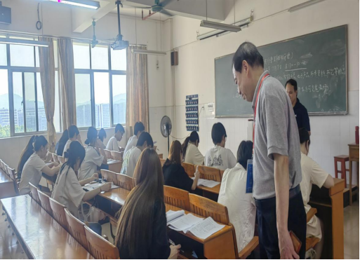 校领导巡考严把关，考风学风焕新颜—— 2024—2025学年第二学期期末考试有序开展