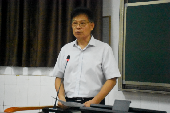 我校召开2025—2026学年第一学期教职工大会 我校召开2025—2026学年第一学期教职工大会