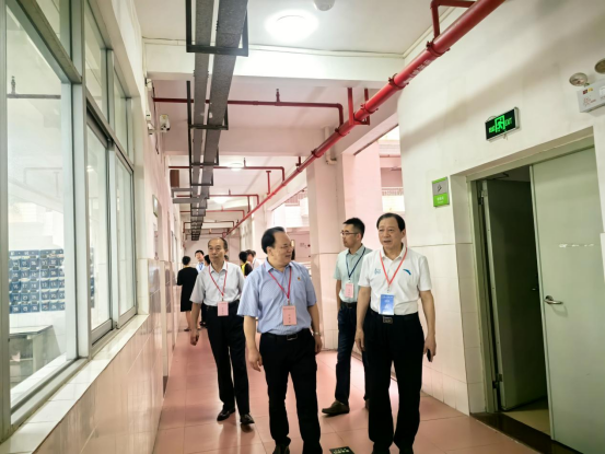 立足教学一线 深入课堂督导——新学期校领导开展听课巡查工作 立足教学一线 深入课堂督导——新学期校领导开展听课巡查工作