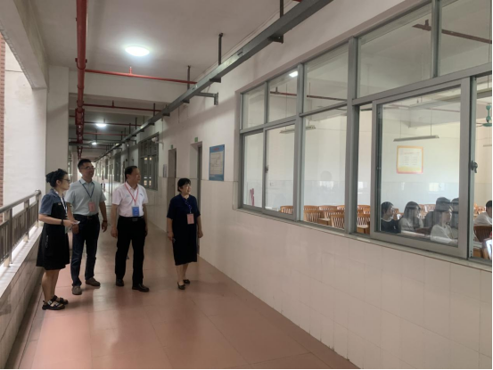 立足教学一线 深入课堂督导——新学期校领导开展听课巡查工作 立足教学一线 深入课堂督导——新学期校领导开展听课巡查工作