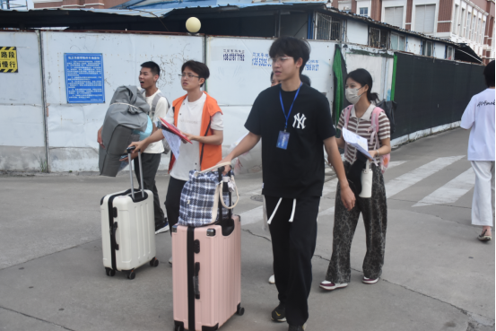  我在华联等你来！——直击2025级萌新入学