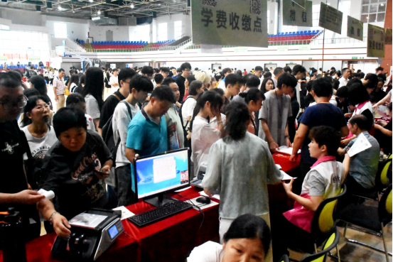  我在华联等你来！——直击2025级萌新入学