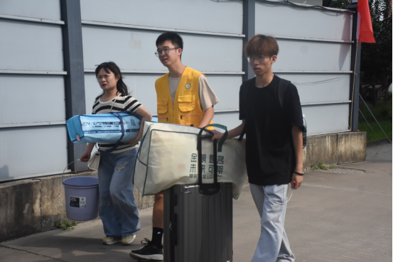  我在华联等你来！——直击2025级萌新入学