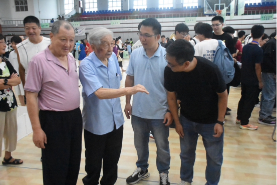  我在华联等你来！——直击2025级萌新入学