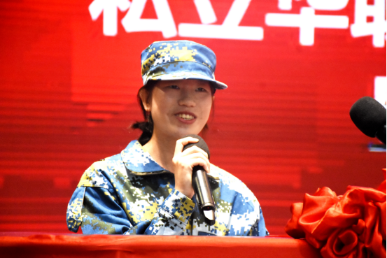 我校隆重举行2025级新生入学典礼暨军训动员大会