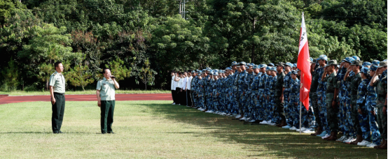 迷彩“点燃”青春—— 直击2025级新生军训成果汇报表演