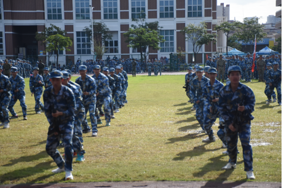 迷彩“点燃”青春—— 直击2025级新生军训成果汇报表演