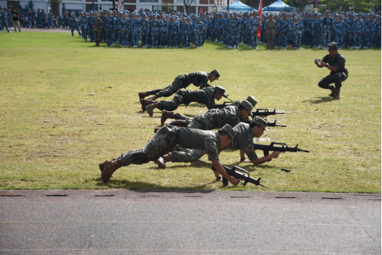 迷彩“点燃”青春—— 直击2025级新生军训成果汇报表演