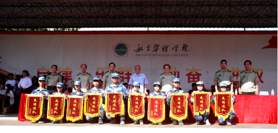 迷彩“点燃”青春—— 直击2025级新生军训成果汇报表演